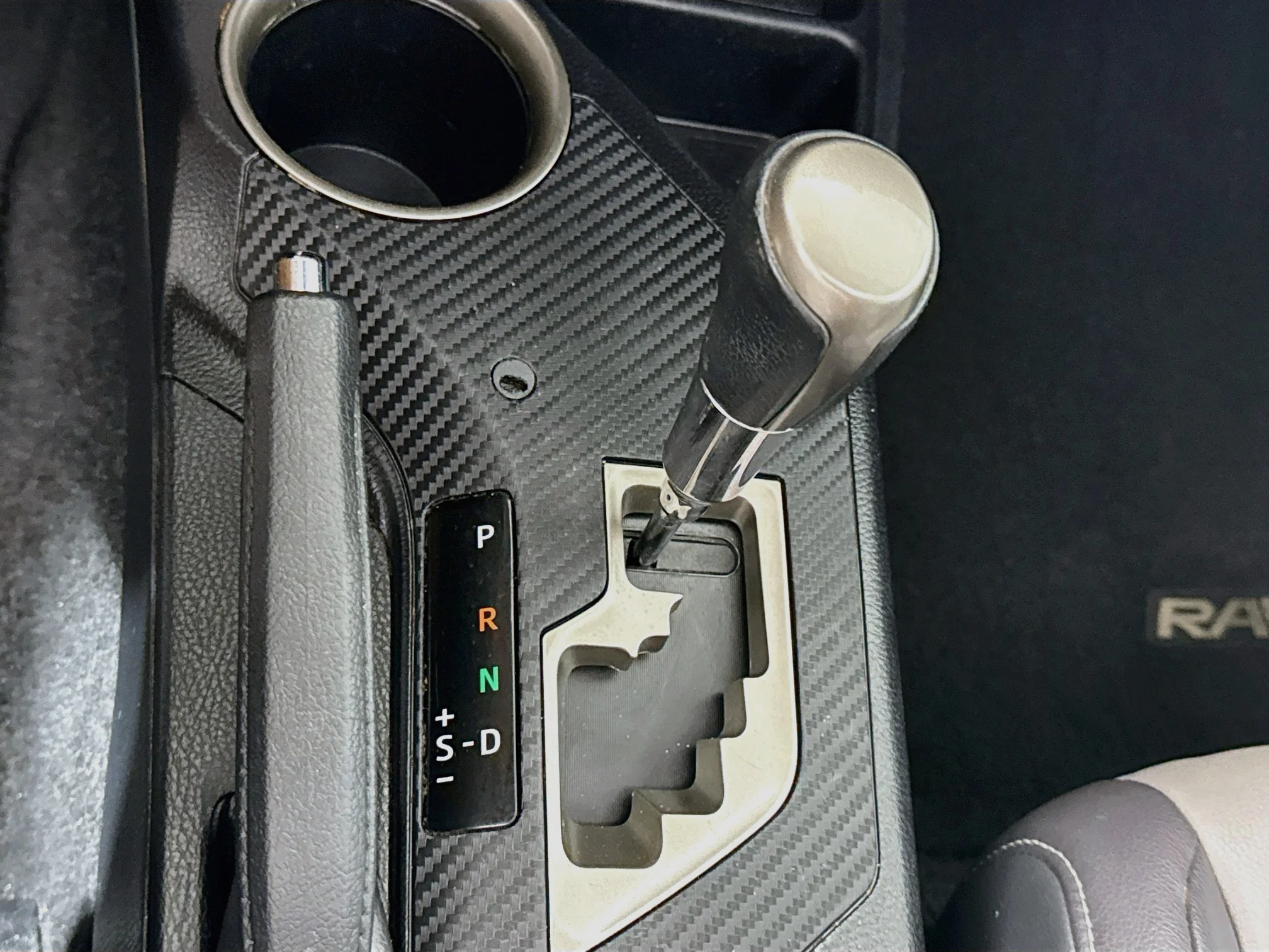 Used 2015 Classic Silver Metallic Toyota Limited image 18