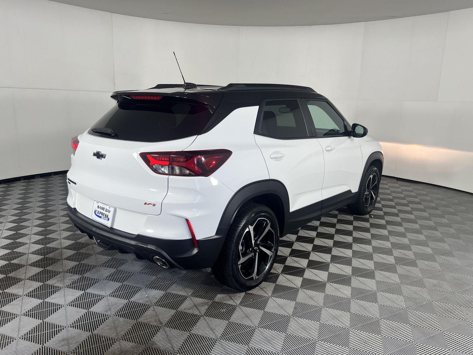Used 2023 Summit White Chevrolet RS image 15