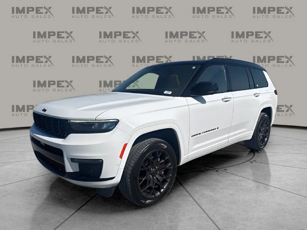 Used 2025 White Jeep Summit image 1