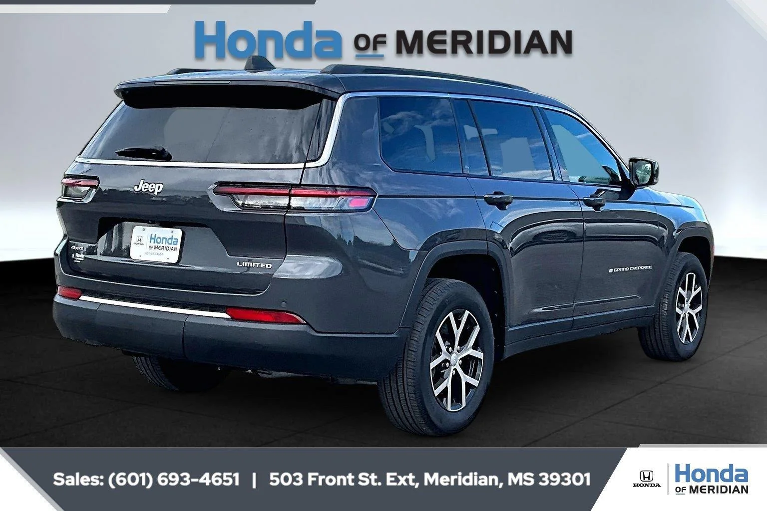 Used 2025 Baltic Gray Metallic Clearcoat Jeep Limited image 11