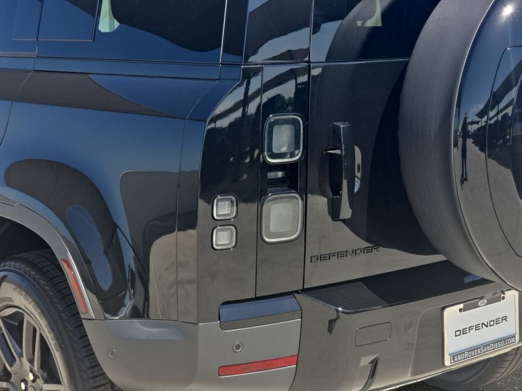 New 2026 Santorini Black LAND ROVER S image 35