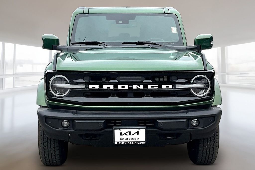 Used 2025 Green Metallic Ford Outer Banks image 2