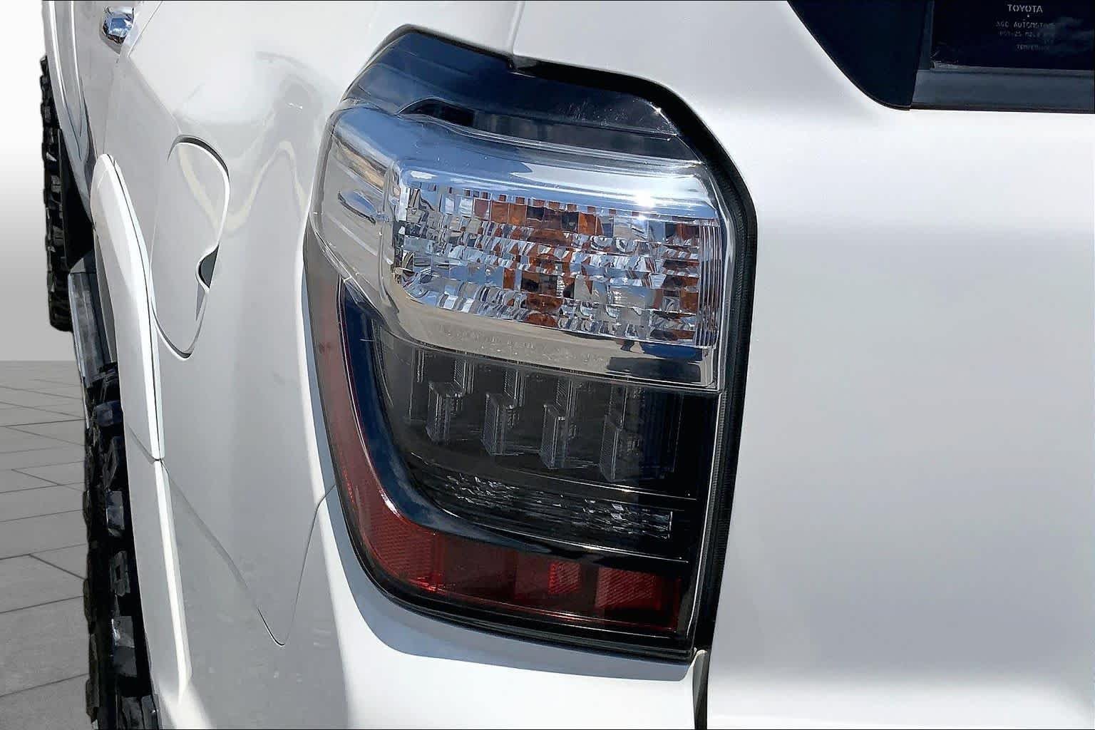 Used 2014 Blizzard Pearl Toyota Limited image 28