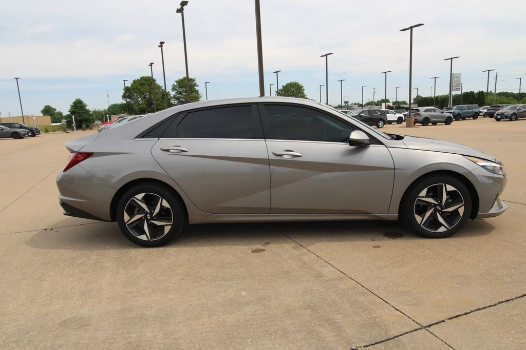 Used 2023 Silver Hyundai Limited image 4