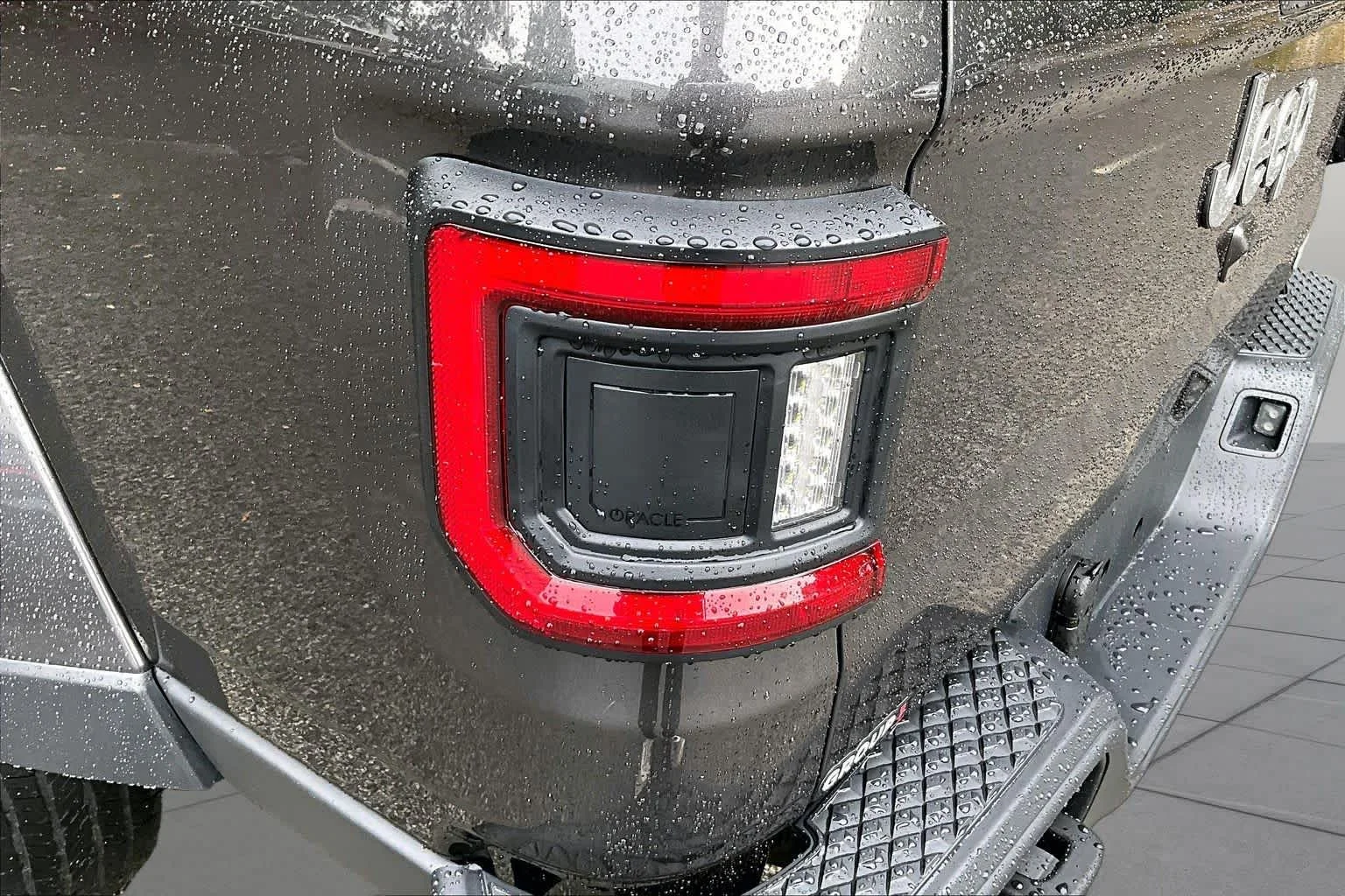 Used 2020 Granite Crystal Metallic Clearcoat Jeep Overland image 27