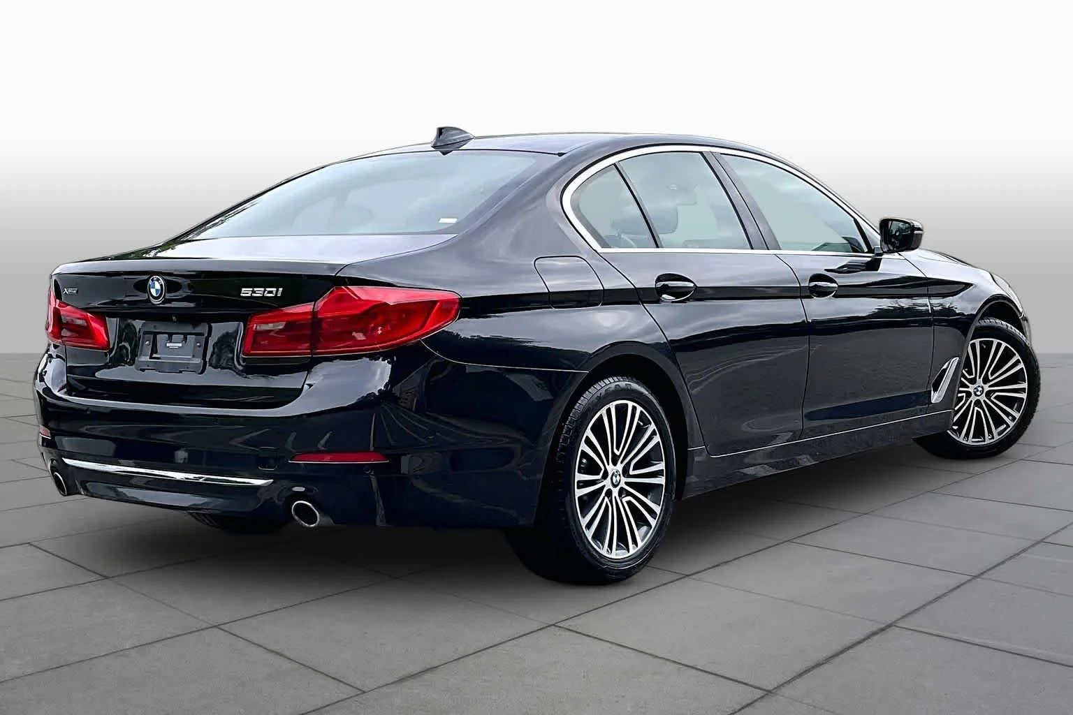 Used 2020 Black Sapphire Metallic BMW 530i xDrive image 12