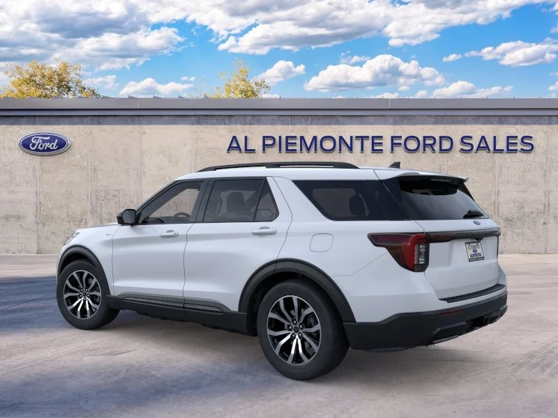 New 2026 Space White Metallic Ford ST-Line image 4