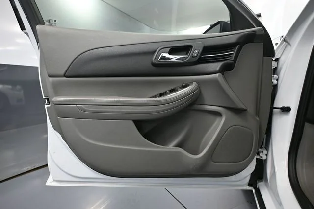 Used 2015 White Chevrolet LS image 13