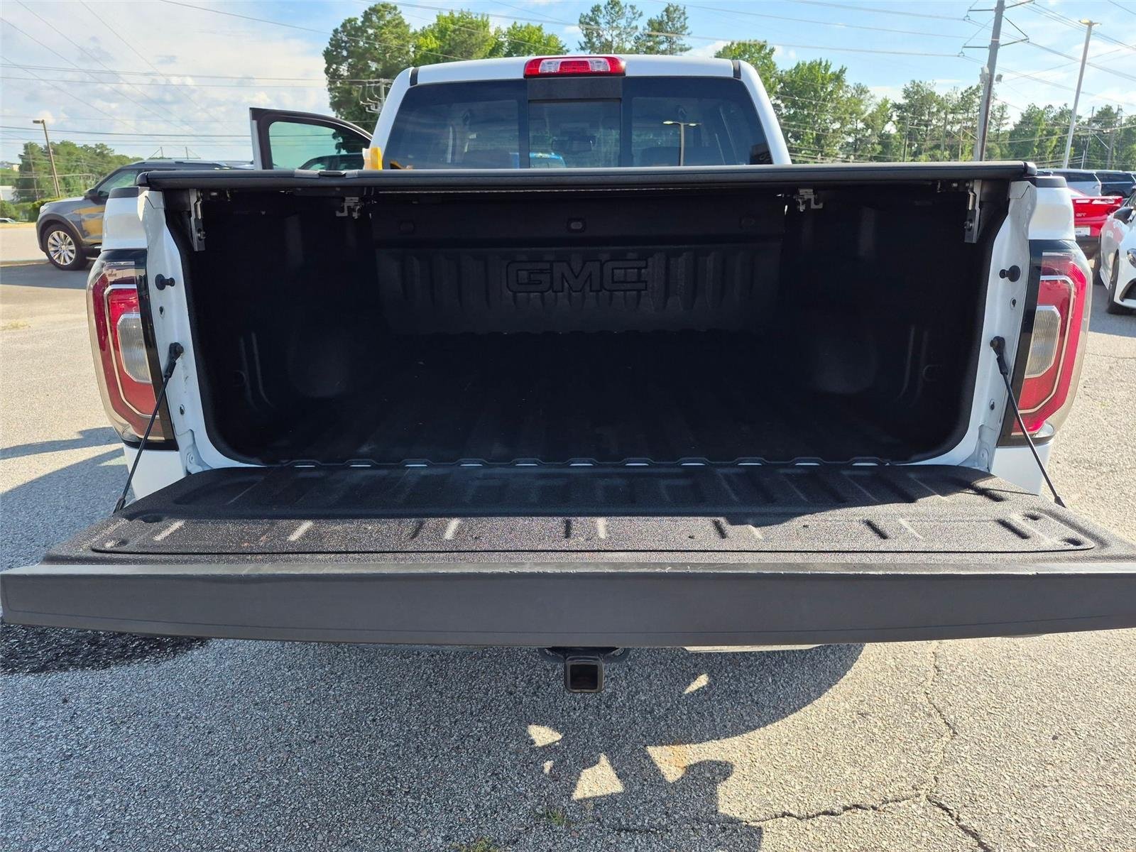 Used 2017 White Frost Tricoat GMC SLT image 29
