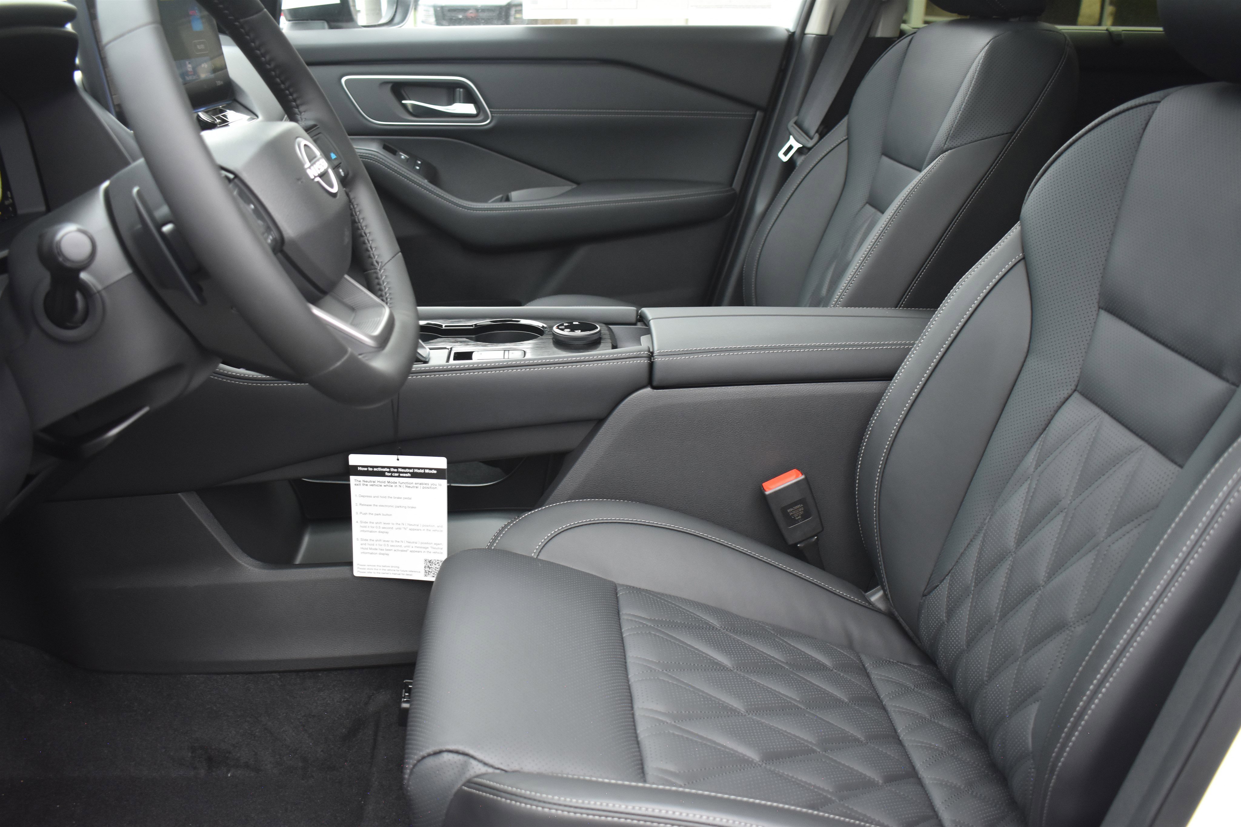 2026 Nissan Rogue Platinum - Photo 14