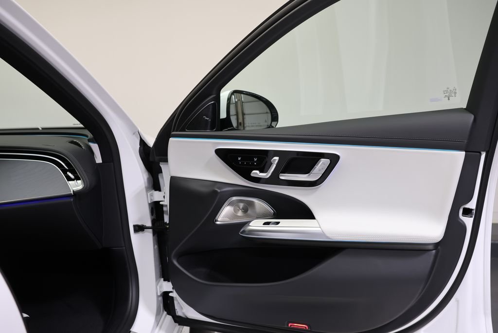 New 2027 MANUFAKTUR Moonlight White Magno Mercedes-Benz E 53 AMG® image 46