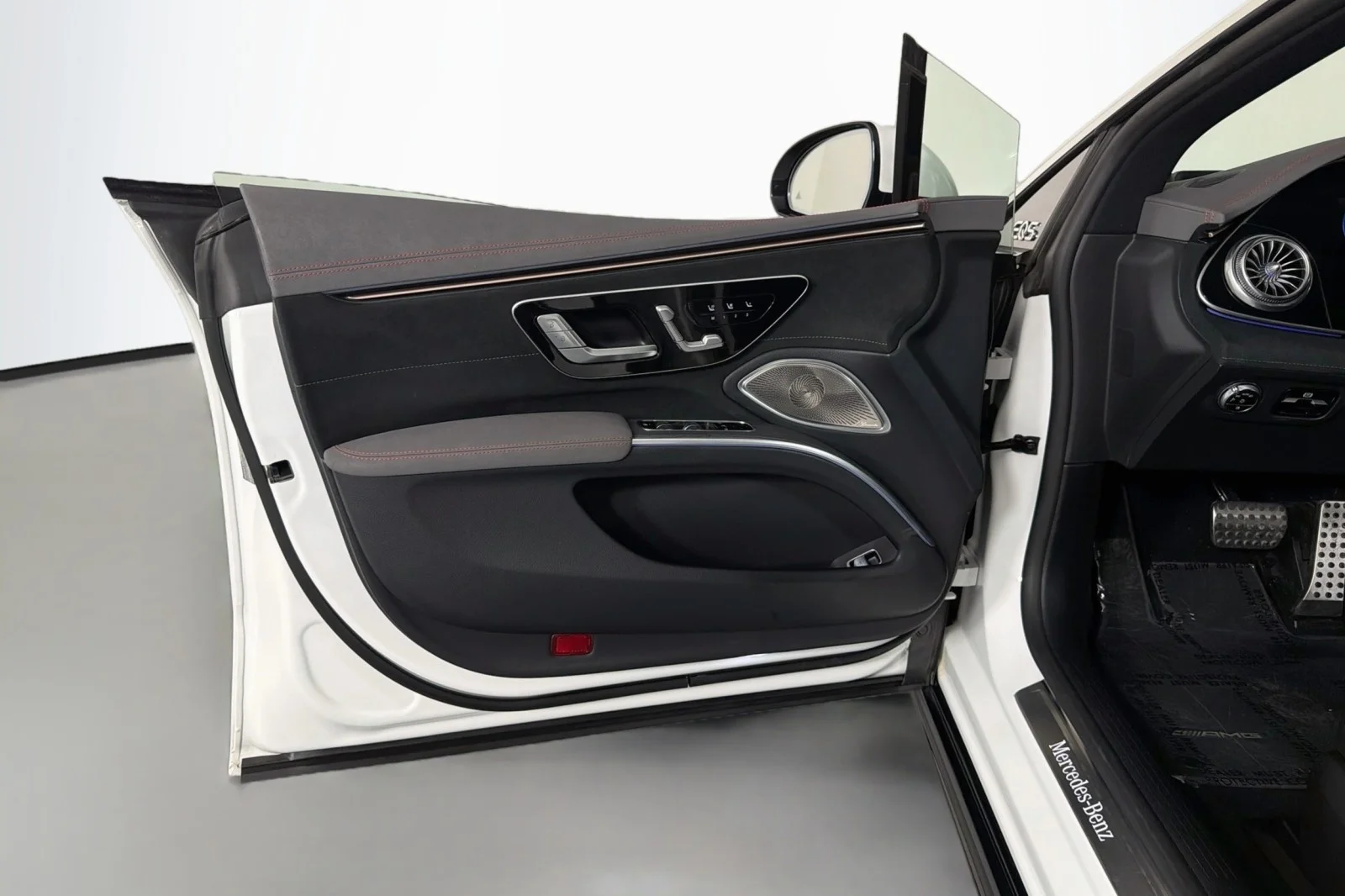 Certified Used 2022 Polar White Mercedes-Benz 580 image 23