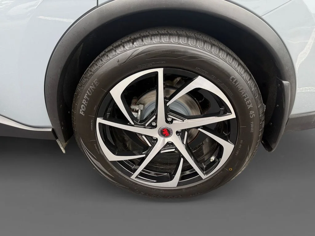Used 2021 Gray Nissan SL image 8