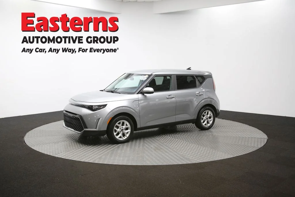 Used 2023  Kia LX image 55