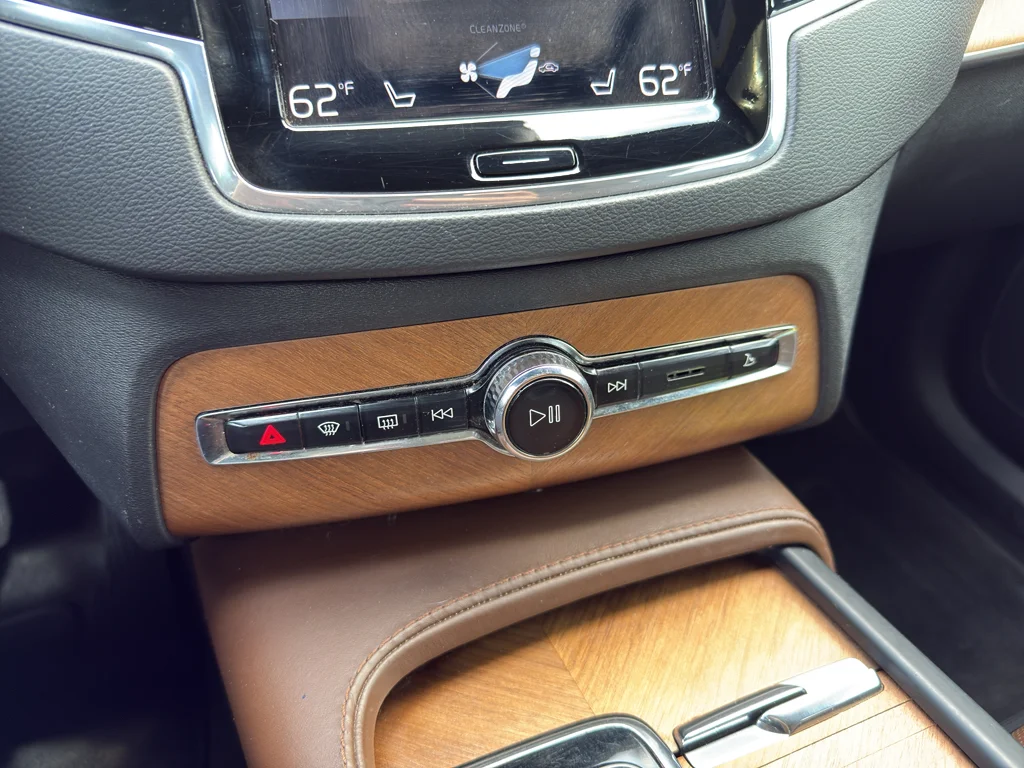 Used 2020 Crystal White Metallic Volvo Inscription image 20