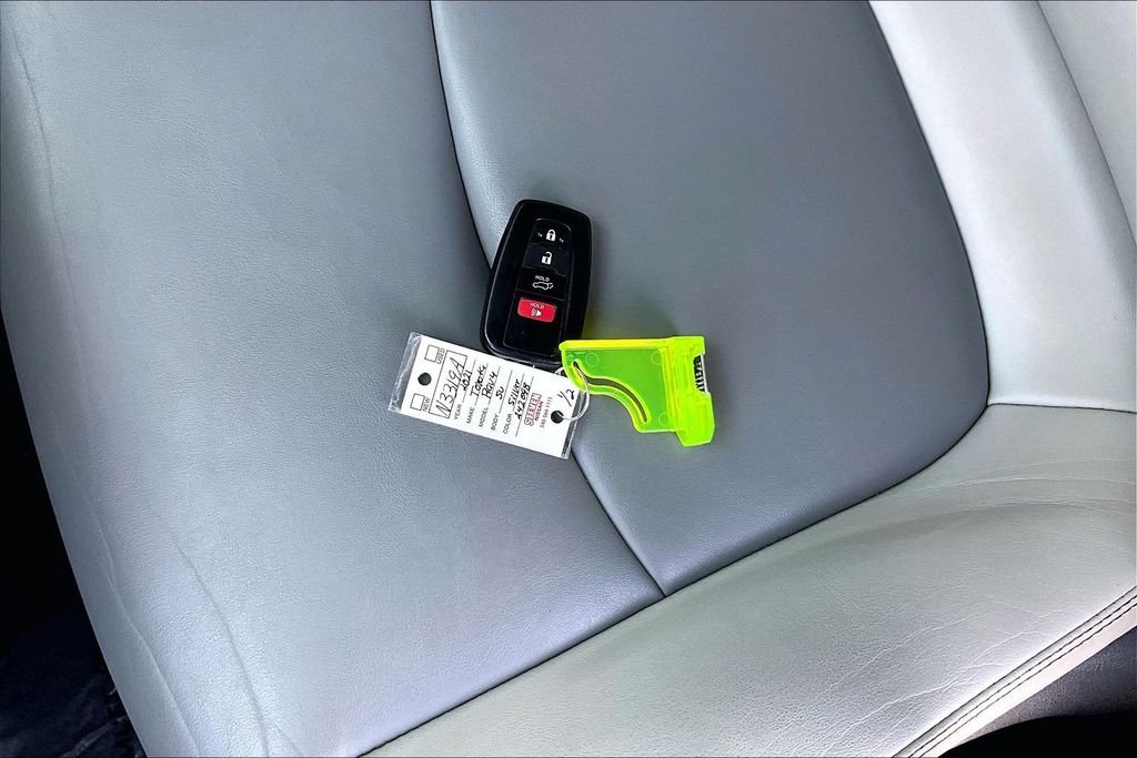 Used 2021 Silver Toyota XLE Premium image 41