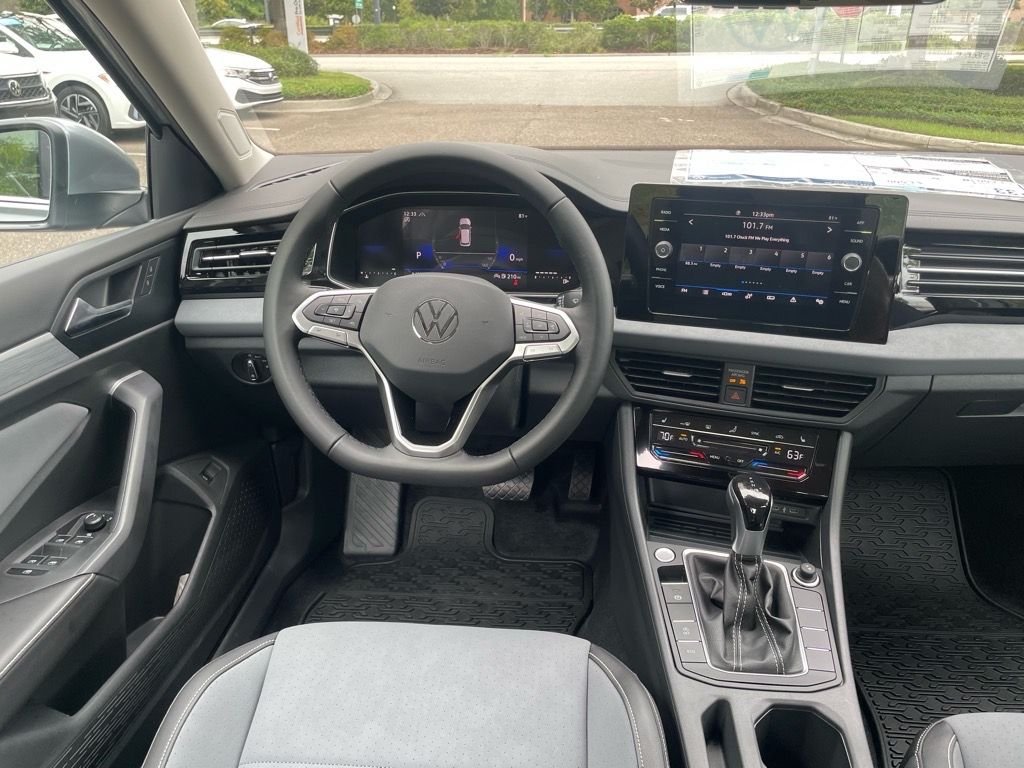 2025 Volkswagen Jetta SE - Photo 6