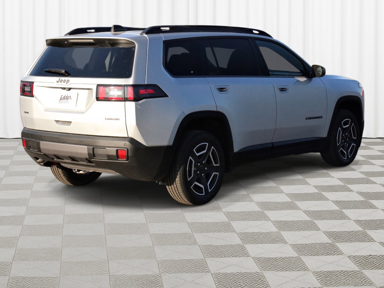New 2026 Silver Zynith Clear-Coat Exterior Paint Jeep Laredo image 31