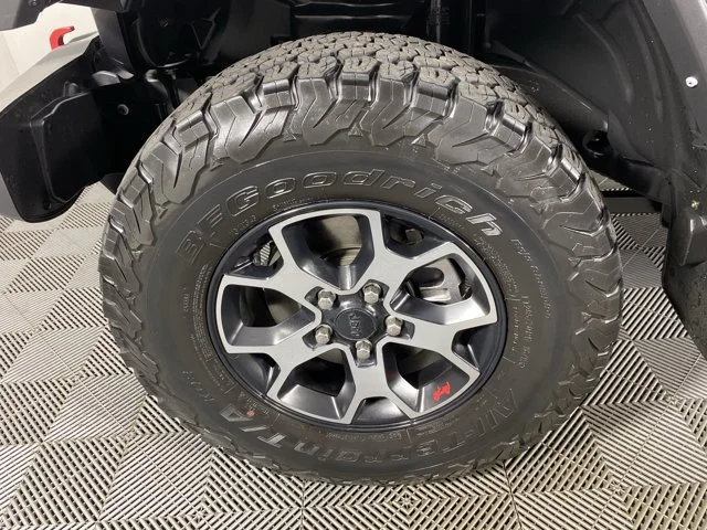 Used 2022 Gray Jeep Rubicon image 13