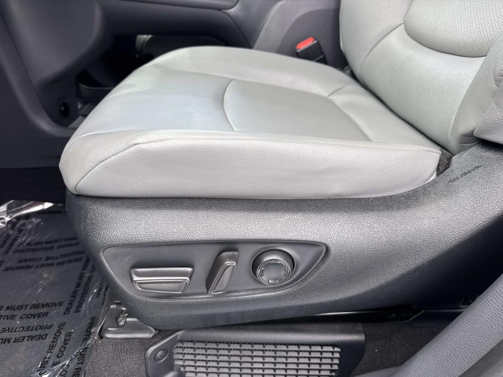 2024 Toyota Sienna XLE - Photo 17