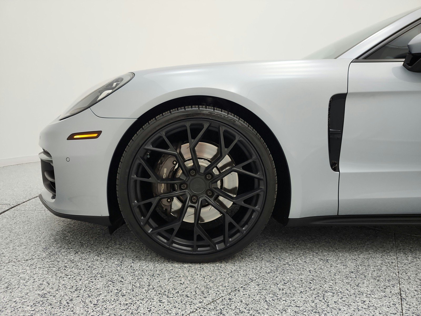 Used 2021 Dolomite Silver Metallic Porsche  image 17