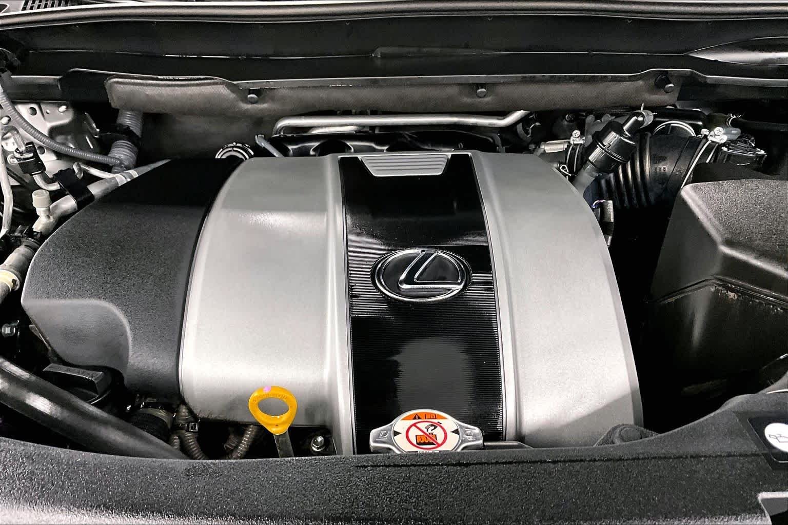 Used 2018 Atomic Silver Lexus  image 30