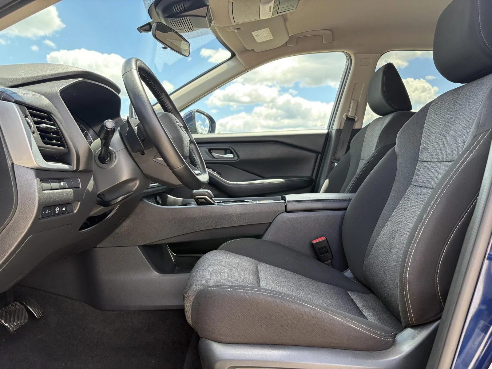 Used 2025 Deep Ocean Blue Pearl Nissan SV image 9