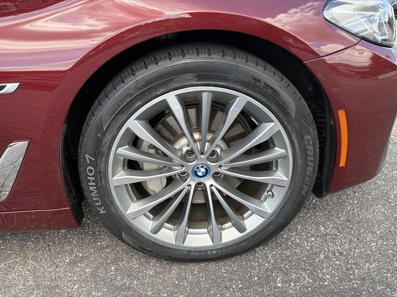 Used 2023 Aventurin Red Metallic BMW 530e image 13