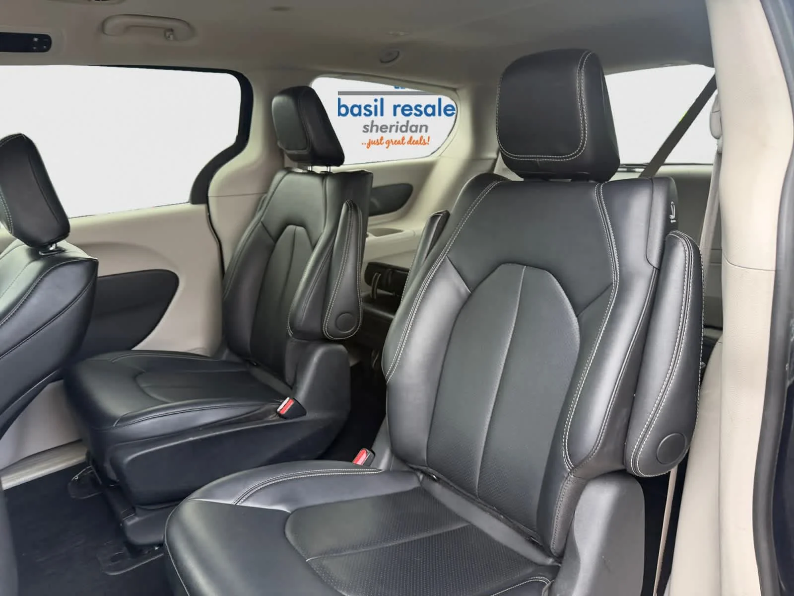 Used 2024 Fathom Blue Pearlcoat Chrysler Hybrid Select image 20