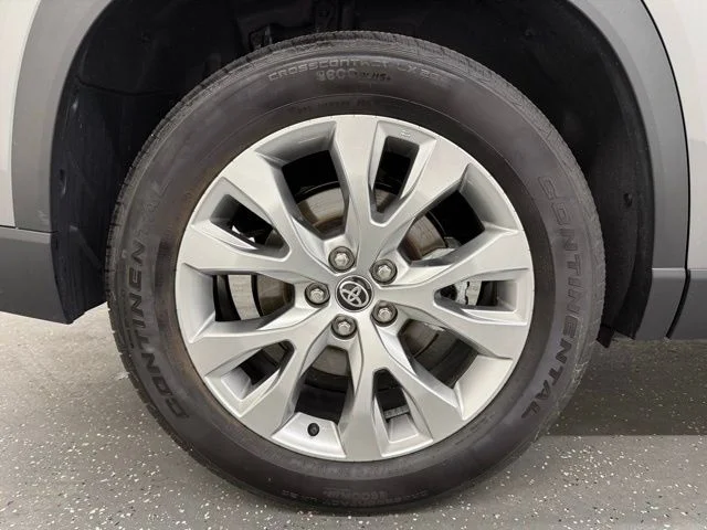 Certified Used 2025  Toyota Limited image 21