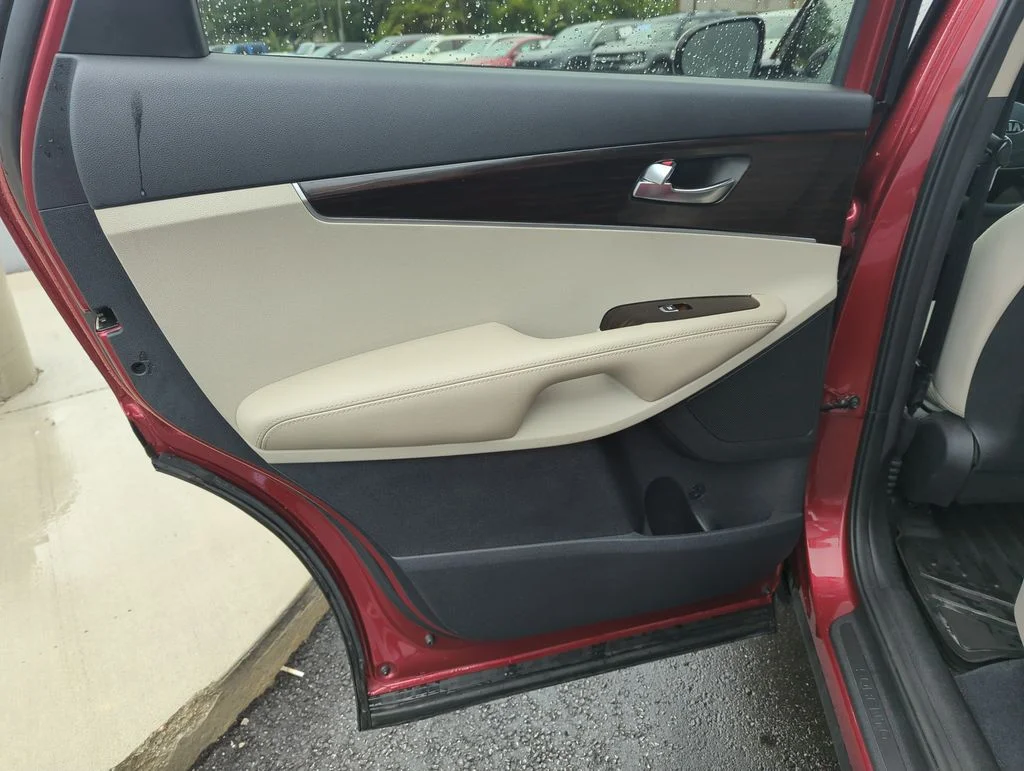 Used 2019 Red Kia LX image 27