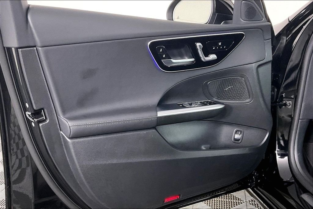 2025 Mercedes-Benz C-Class Sedan C 300 - Photo 15