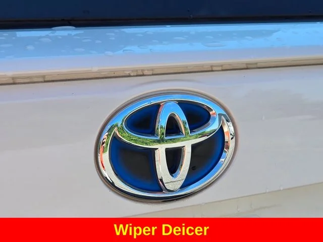 Used 2022 White Toyota XLE Premium image 18