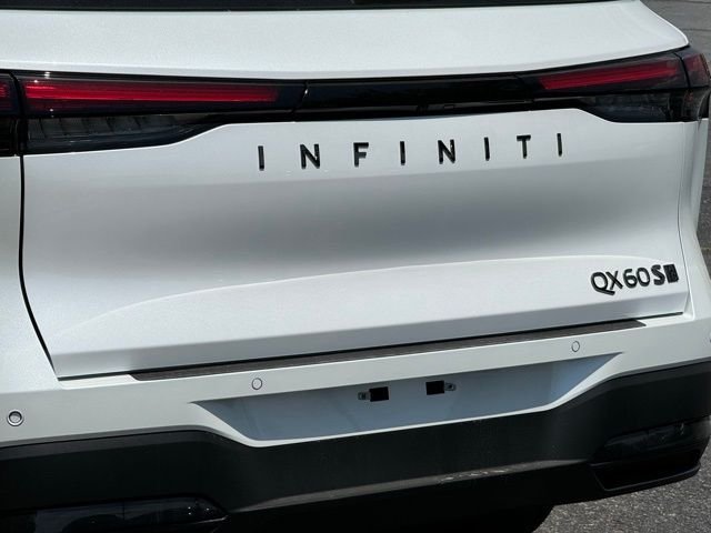 New 2026 RADIANT WHITE INFINITI Sport AWD image 4