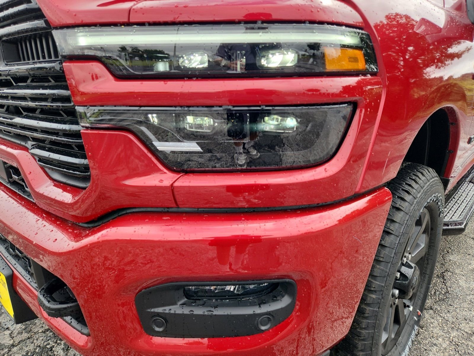 New 2026 Molten Red Pearl-Coat Exterior Paint RAM Laramie image 9