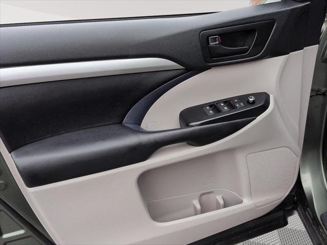 Certified Used 2019 ALUMINA JADE METAL Toyota  image 15
