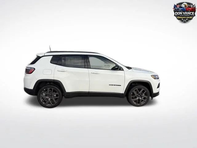 New 2026 Bright White Clearcoat Jeep Latitude image 6