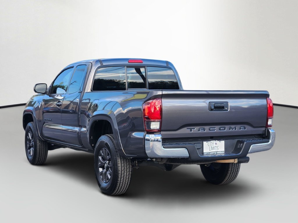 Used 2022 Gray Toyota SR5 image 5