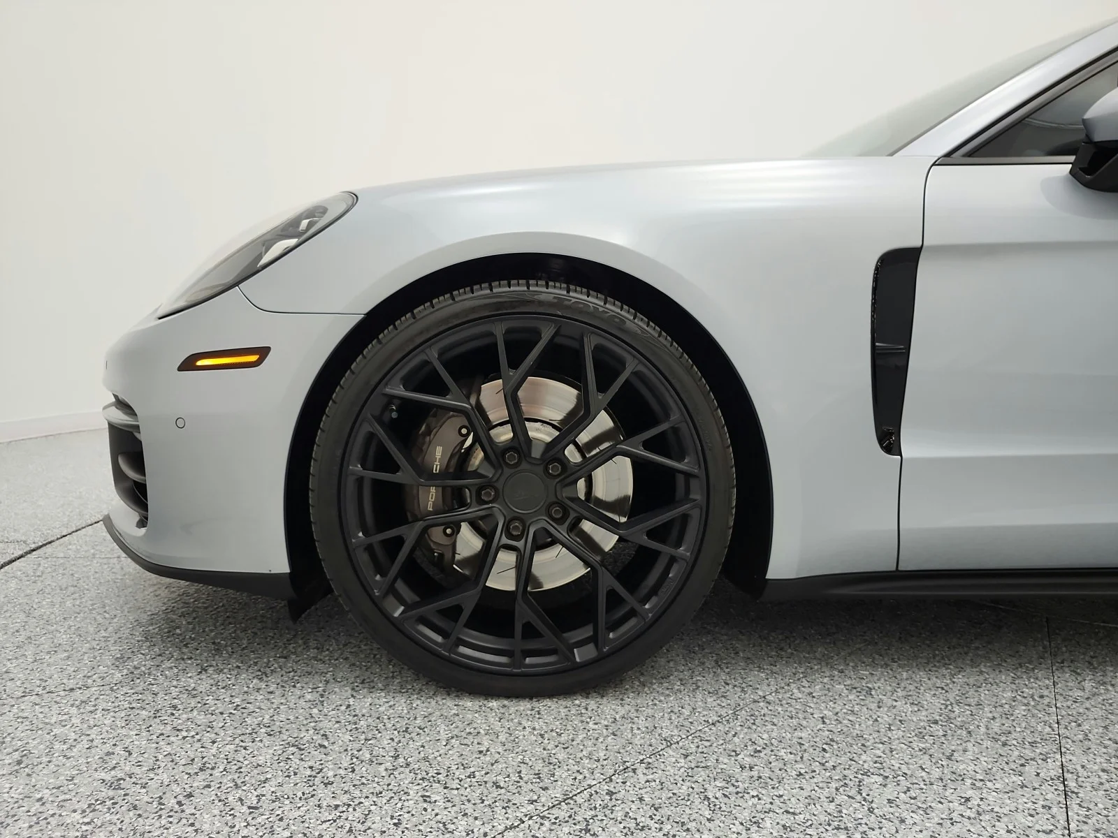 Used 2021 Dolomite Silver Metallic Porsche  image 17