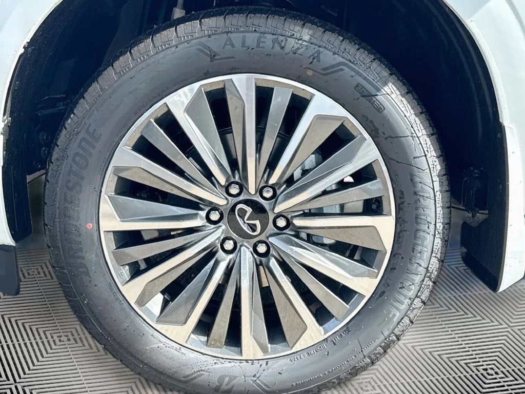 New 2027 RADIANT WHITE INFINITI Luxe 4WD image 34