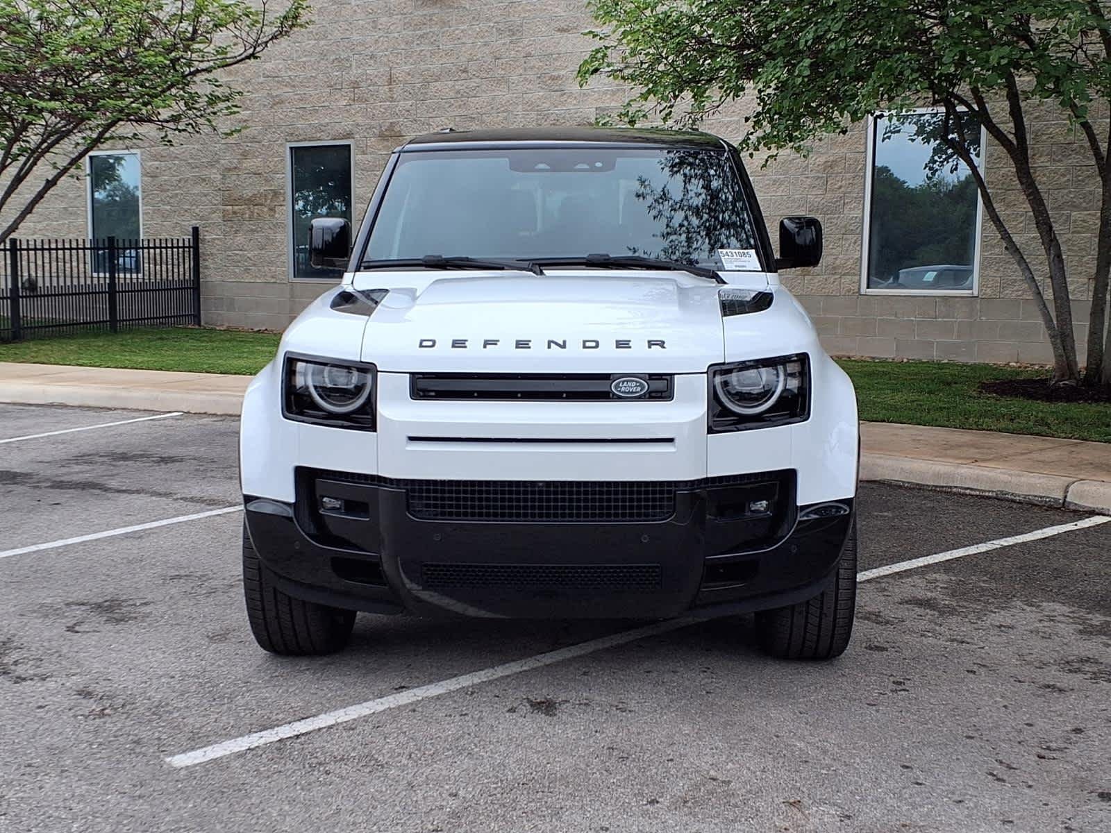 New 2026 Fuji White Land Rover X-Dynamic SE image 2