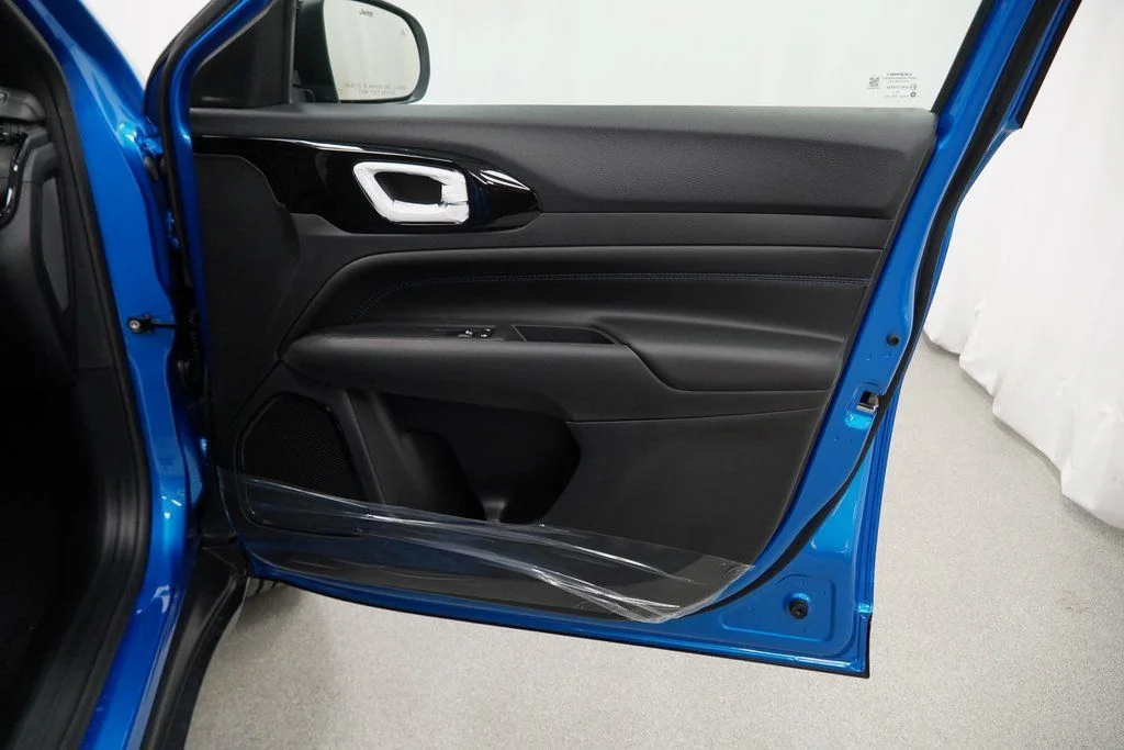 New 2026 Hydro Blue Pearlcoat Jeep Latitude image 34
