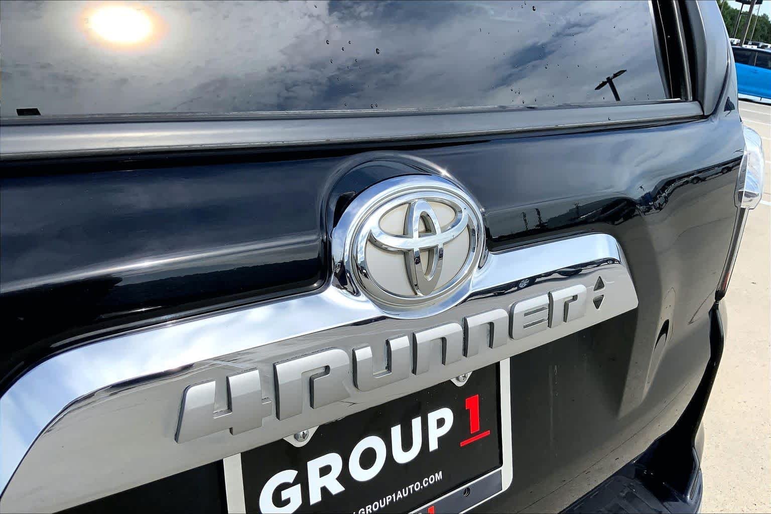 Used 2019 Midnight Black Metallic Toyota Limited image 31