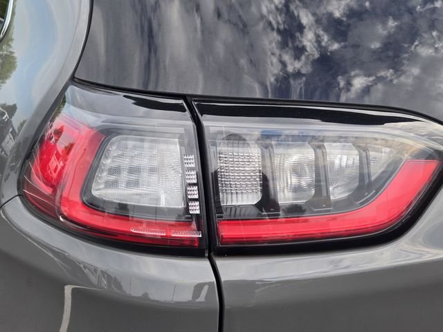 Used 2022 Gray Jeep Latitude Lux image 12