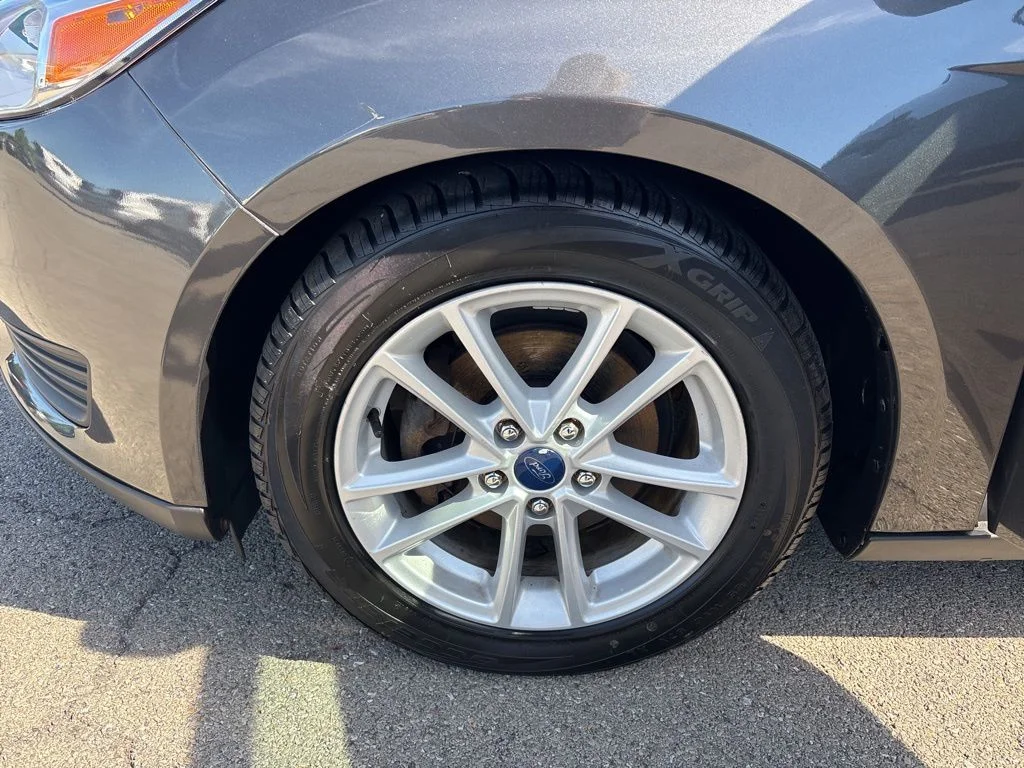 Used 2018 Gray Ford SE image 11