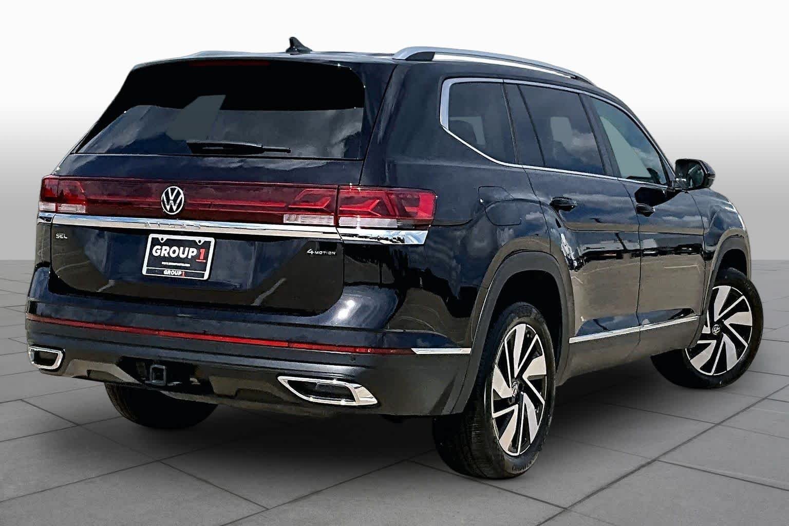 Used 2025 Deep Black Pearl Volkswagen 2.0T SEL image 13