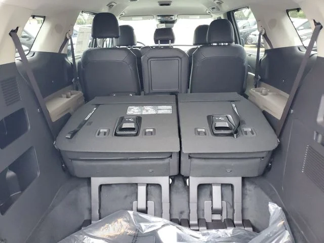 New 2026 Ivory Silver Kia EX image 27