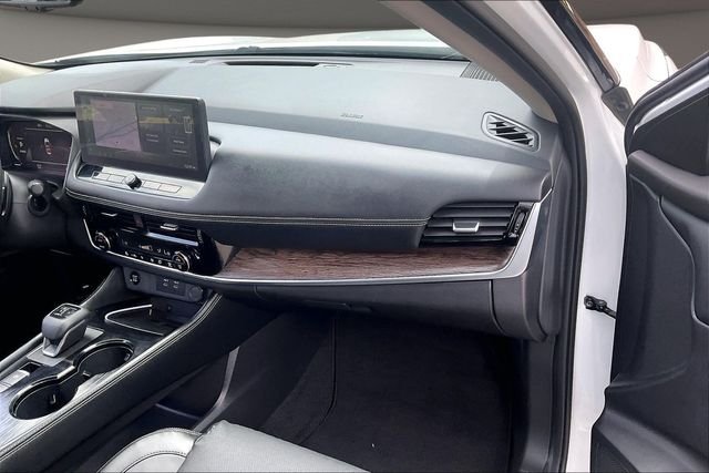Used 2025 White Nissan Platinum image 15