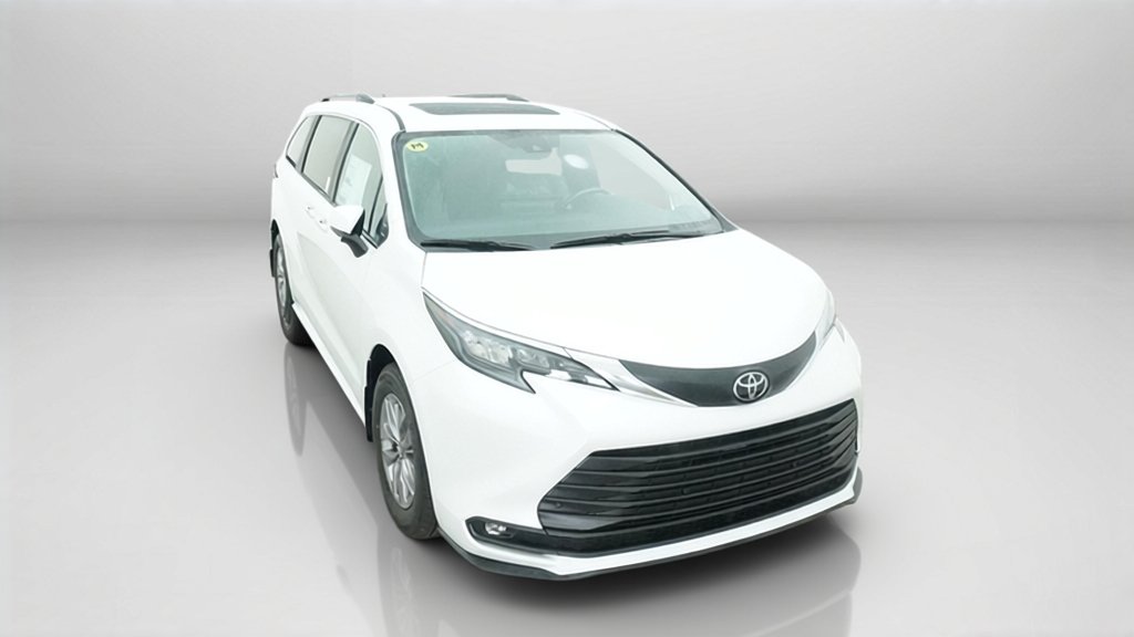 New 2026 Wind Chill Pearl Toyota XLE image 5