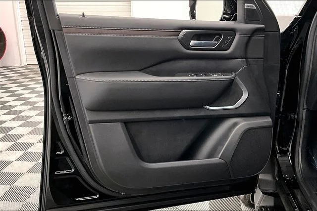 New 2026 Super Black Nissan Platinum image 32